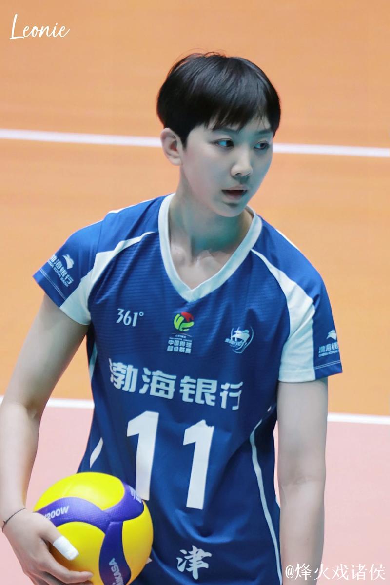 陈博雅未进入天津女排联赛第一阶段名单就被退役，尤其是王喆一句话引发众多疑问，俱乐部内部操作引发广泛争议和质疑