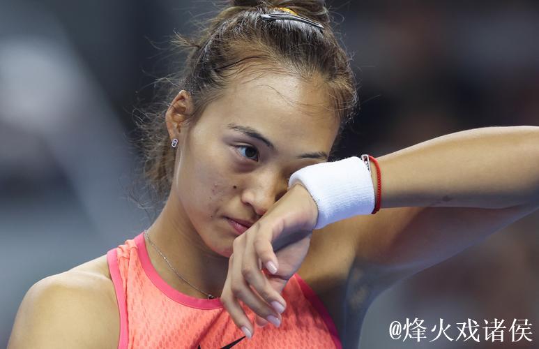WTA总决赛郑钦文0-2萨巴伦卡 谢淑薇组合遭逆转