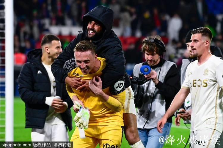 法甲-巴黎1-3尼斯 赛季联赛不败金身遭破